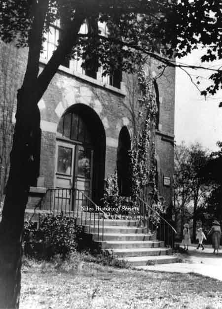 Front entrance to Central High School.