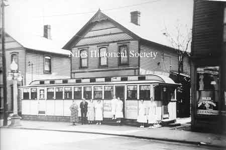 Lor-A-Lee dining car after it was moved to North Main Street from behind the Niles Bank Building in 1935.