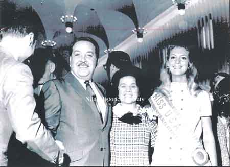 Eastwood Mall main entrance, 1970.