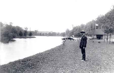 Shoreline along Meander Creek in Riverside Park.