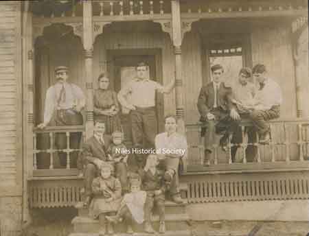 The images to the left illustrates the typical Italian family with multiple generations, husband and wives, aunts and uncles, brothers and sisters and children living in one house.