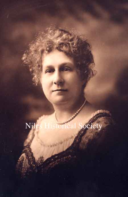 Studio portrait of Mrs. T.O. Clingan nee Margaretta Thomas.