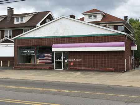 Former Avenue Pharmacy, 519 Robbins.