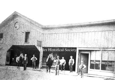 1898 photo of Holloway's Livery & Undertaking which was located on East Park Avenue in Niles.