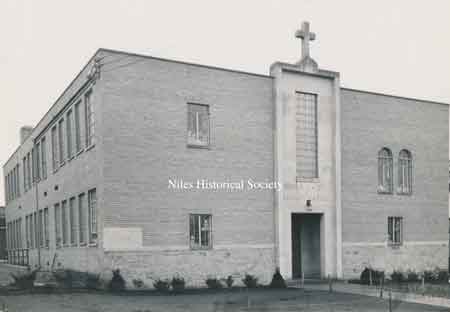 Mount Carmel School was completed September 1949 with a staff of six sisters and 226 students from K-4 grades