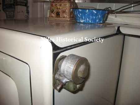 Close-up of the oven temperature control dial as it appear on the stove in the kitchen display.