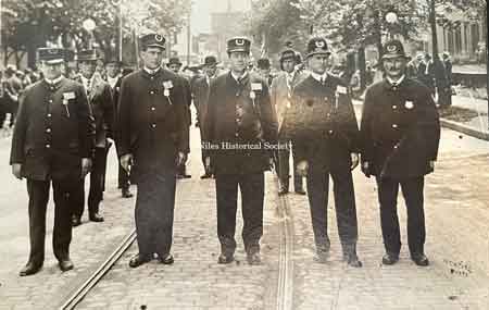 Postcard of Niles police officers: Tom Fitzpatrick, George Stephen, Jug O'Brien, Charles Nicholas, and Dick Neiss printed by Ward Drug Store from a McIntyre photograph