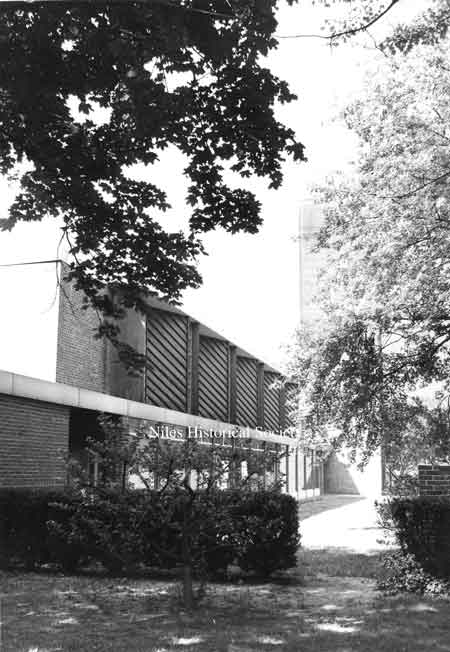 Present First Presbyterian Church located on the corner of Robbins Avenue and Summit Steet across from the Harry Stevens house.