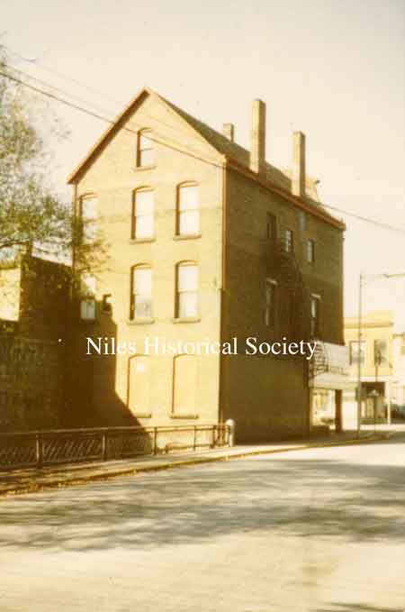 Back view of the Mango Block