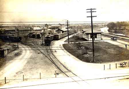 Pennsylvania Station and railyards on South Main Street with the Mahoning River on the right and Niles Firebrick in background center.
