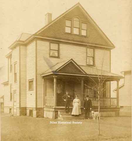 The Nicholas family home at 118 Lincoln Avenue with Ann Richards Nicholas (1838-1914) with son William Nicholas (1879-1926). Man on left is unknown. ca 1910.