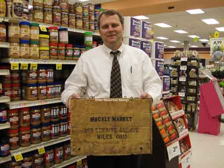 Robert Macali in the Giant Eagle Store, holding a collapsable delivery box from the Macali Market at 503 Robbins Avenue.