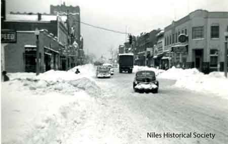 The Hartzell Building after the 1950 Thanksgiving Day snow storm.