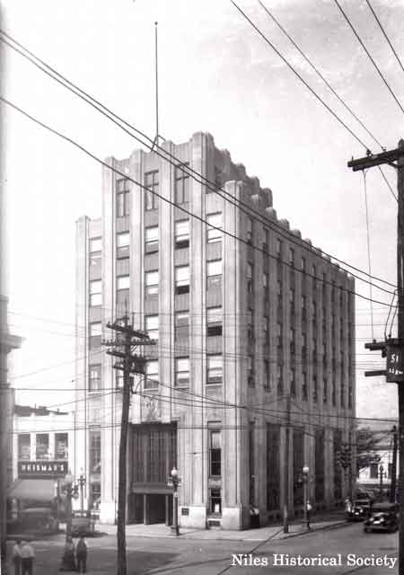 Reisman's store had three floors offering clothing goods and was next to the Niles Bank Building, Niles tallest building built in 1930.
