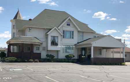 Funeral home side view, 2023.