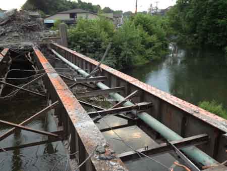 Demolition of the 1953 bridge in 2013.