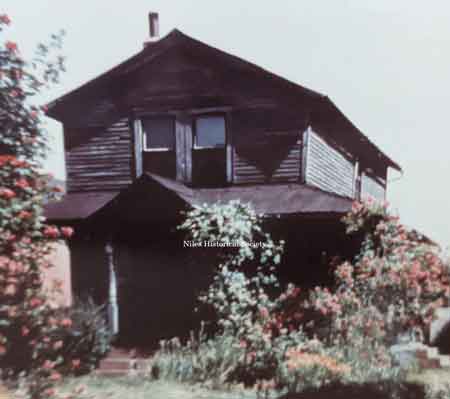 The picture is the little house behind the big house which I believe my grandmother rented out.