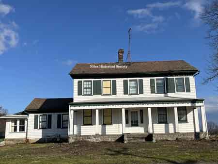 Exterior view of Stagecoach house.