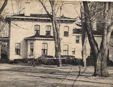 An early photo of the Ward–Thomas House Museum