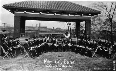 1931 picture of the Niles City Band in Central Park in the Thomas Pavilion. Band directed by Arnold Campana.